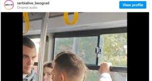HAOS U GRADSKOM PREVOZU: Muškarac se unosio mlađem momku u lice i psovao ga, a onda je izbila tuča, putnici u panici: „Dete, bre, da li ste normalni?!“