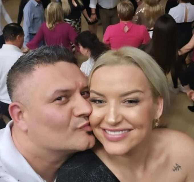 Pevačica Aldina Bajić iz Bosne i Hercegovine nedavno je pretrpela fizičko nasilje od strane svog supruga Adisa Cigure, o čemu se šire glasine po regionu. U svom obraćanju javnosti, Aldina je otvorila dušu i govorila o svom iskustvu.