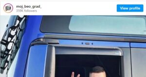 Aleksandar Todorović, kamiondžija iz Valjeva, postao je heroj dana nakon što je bez trenutka razmišljanja skočio u kanal pun vode i spasao ženu i dete čiji se automobil prevrnuo u vodi kod Požarevca. Njegov čin herojstva je izazvao divljenje širom Srbije, a ljudi ga upoređuju s legendarnim junacima kao što je Miloš Obilić, ističući da takve hrabrosti još uvek ima.