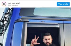 Aleksandar Todorović, kamiondžija iz Valjeva, postao je heroj dana nakon što je bez trenutka razmišljanja skočio u kanal pun vode i spasao ženu i dete čiji se automobil prevrnuo u vodi kod Požarevca. Njegov čin herojstva je izazvao divljenje širom Srbije, a ljudi ga upoređuju s legendarnim junacima kao što je Miloš Obilić, ističući da takve hrabrosti još uvek ima.