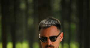 Jovan Radovanović, omiljeni pevač na narodnoj sceni, doživeo je značajan porast popularnosti zahvaljujući svom hitu „Još Jednom Ponovo“.