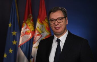 „VUČIĆ OBJAVIO SNAŽAN VIDEO – ‘VIDIMO SE U BEOGRADU 12. APRILA’: Teror je zahvatio Srbiju, vreme je da povratimo ono što nam pripada – našu državu. To možemo učiniti mi. Baš mi, i niko drugi.“