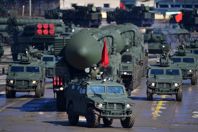 PUTIN VEČERAS LANSIRA ZASTRAŠUJUĆU INTERKONTINENTALNU BALISTIČKU RAKETU?!Ukrajina strepi, NATO u pripravnosti!“Domet veći od 10.000 kilometara“