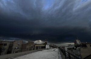 GRMI I PLJUŠTI U BEOGRADU: Dan se pretvorio u noć, građani bežite sa ulica