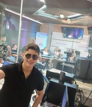 Minela Nezirović – Tekstopisac, kompozitor i menadžer čiji rad prepoznaju izvođači i producenti