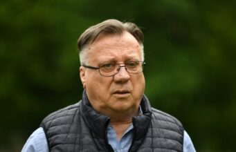 Halid Bešlić u bolnici: Stabilno stanje, izgubio 20 kilograma