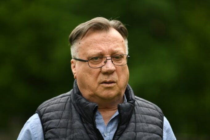 Halid Bešlić u bolnici: Stabilno stanje, izgubio 20 kilograma