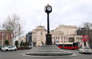 Gradski urbanista Marko Stojčić izjavio je da su danas demontirana dva od ukupno četiri mehanizma sata na Trgu republike.