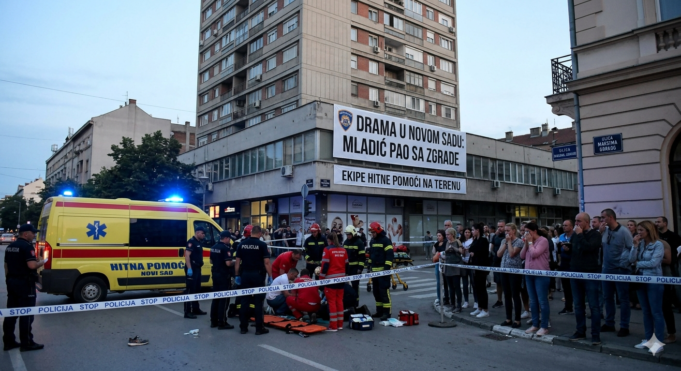DRAMA U NOVOM SADU: Mladić pao sa krova zgrade – u kritičnom stanju, lekari se bore za njegov život