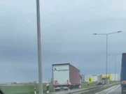 HAOS NA AUTO-PUTU KOD DOBANOVACAKamion vozio u kontrasmeru – vozači u šoku!