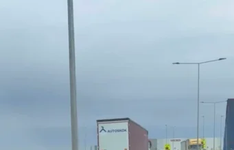 HAOS NA AUTO-PUTU KOD DOBANOVACAKamion vozio u kontrasmeru – vozači u šoku!