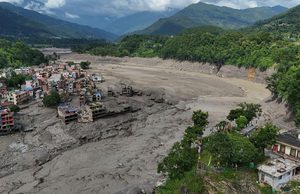 NEPAL ZAVIJEN U CRNO: NAJMANJE 162 ŽRTVE, STOTINE LJUDI NESTALO/VIdeo