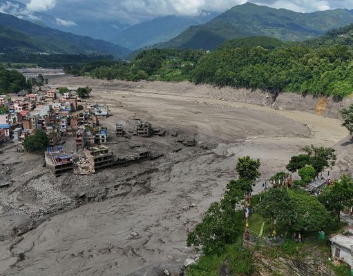 NEPAL ZAVIJEN U CRNO: NAJMANJE 162 ŽRTVE, STOTINE LJUDI NESTALO/VIdeo
