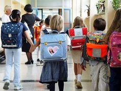 POČELA NOVA ŠKOLSKA GODINA: VIŠE OD 770.000 ĐAKA DANAS SELA U ŠKOLSKE KLUPE, 62.500 PRVAKA PRVI PUT U ŠKOLI