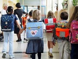 POČELA NOVA ŠKOLSKA GODINA: VIŠE OD 770.000 ĐAKA DANAS SELA U ŠKOLSKE KLUPE, 62.500 PRVAKA PRVI PUT U ŠKOLI